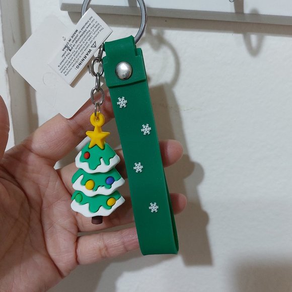 Merry Christmas Green Christmas Tree Keychain Keyring - Picture 2 of 2